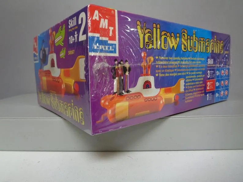 BEATLEmania! YELLOW SUBMARINE, Plastic Model Kit. John Lennon,Paul McCartney,George Harrison,Ringo Star,Animated Cartoon Cult Movie, Sealed