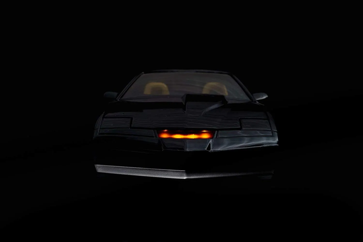 Knight Rider K.A.R.R. 1982 Pontiac Firebird with Light 1:24 Die Cast Vehicle