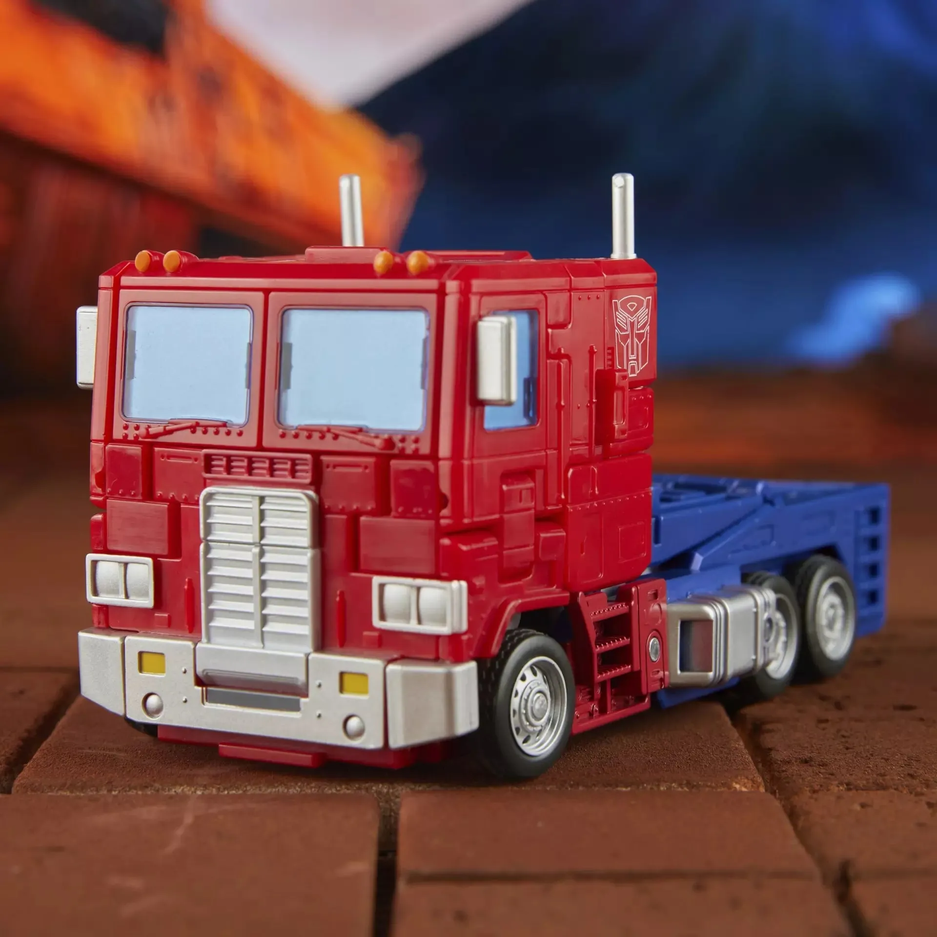 Transformers: Studio Series 86-31 - Commander Class Optimus Prime Action Figure (F8514) LAST ONE!