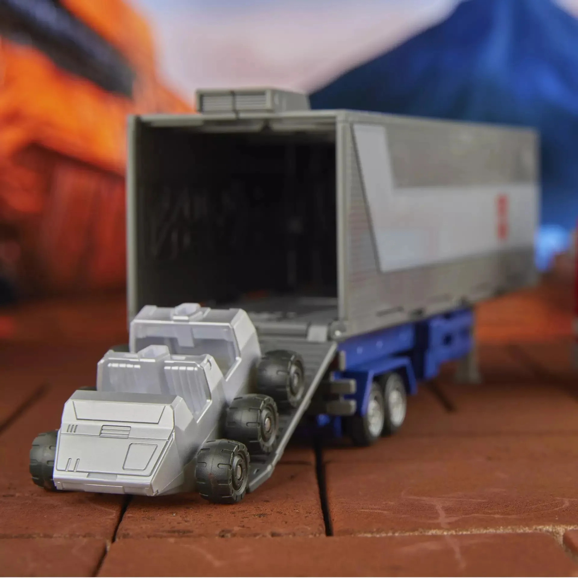 Transformers: Studio Series 86-31 - Commander Class Optimus Prime Action Figure (F8514) LAST ONE!