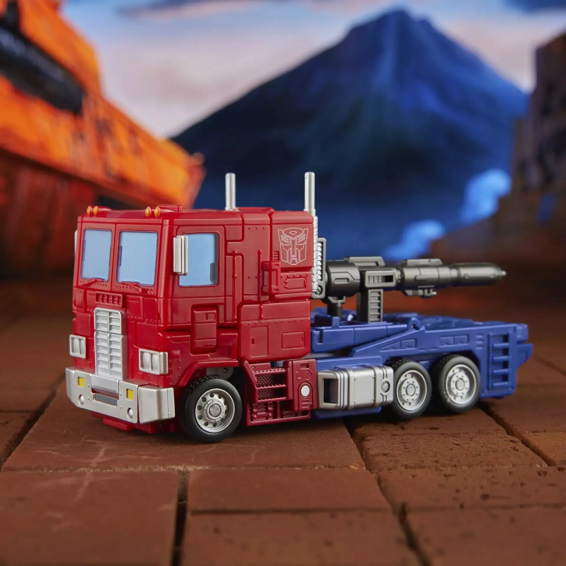 Transformers: Studio Series 86-31 - Commander Class Optimus Prime Action Figure (F8514) LAST ONE!